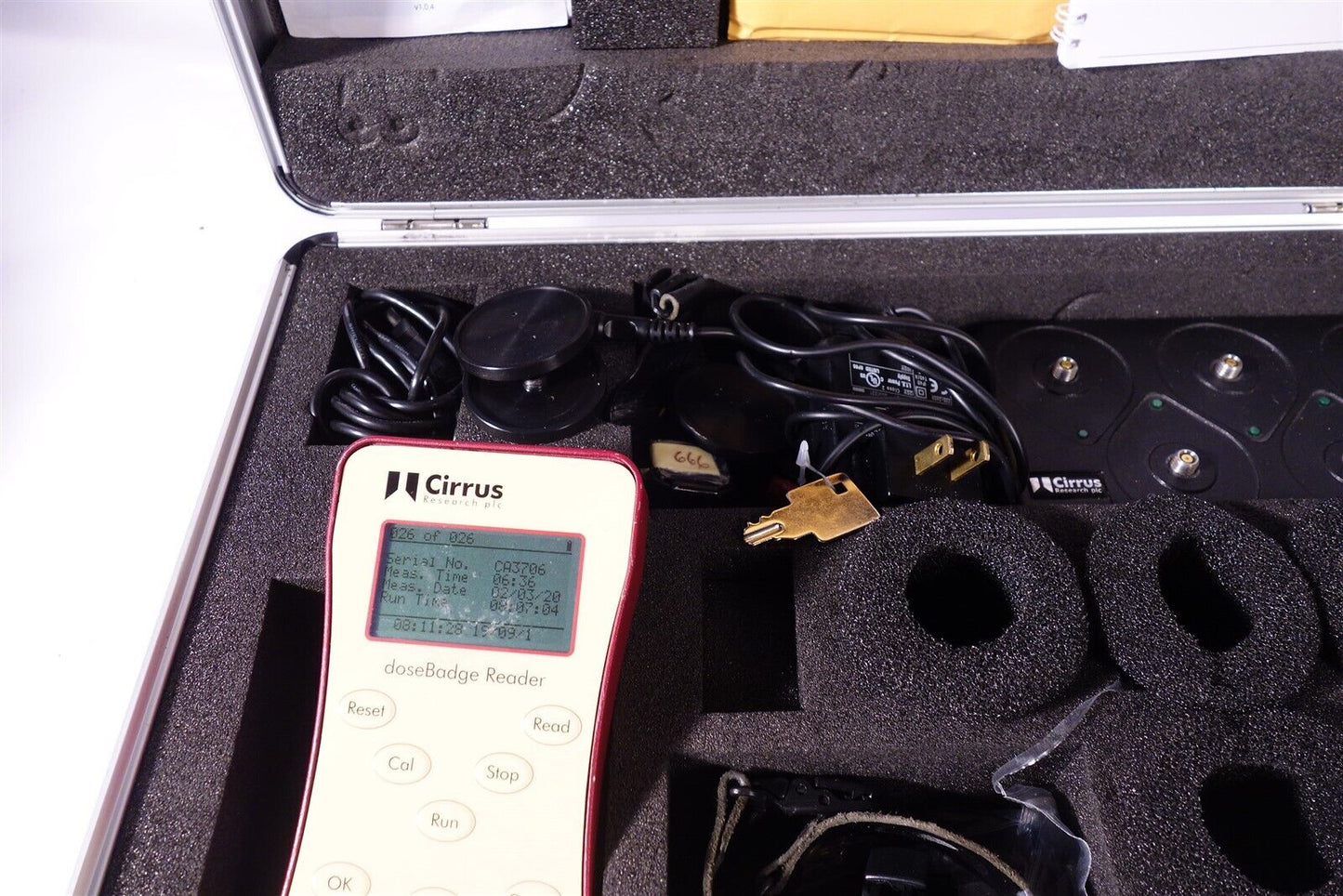 CIRRUS DOSEBADGE READER SET / Excellent
