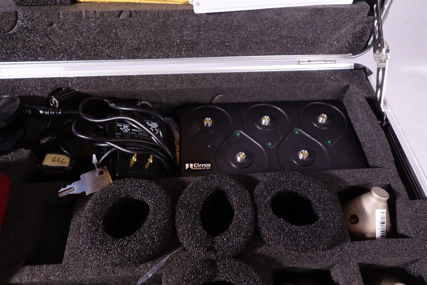 CIRRUS DOSEBADGE READER SET / Excellent