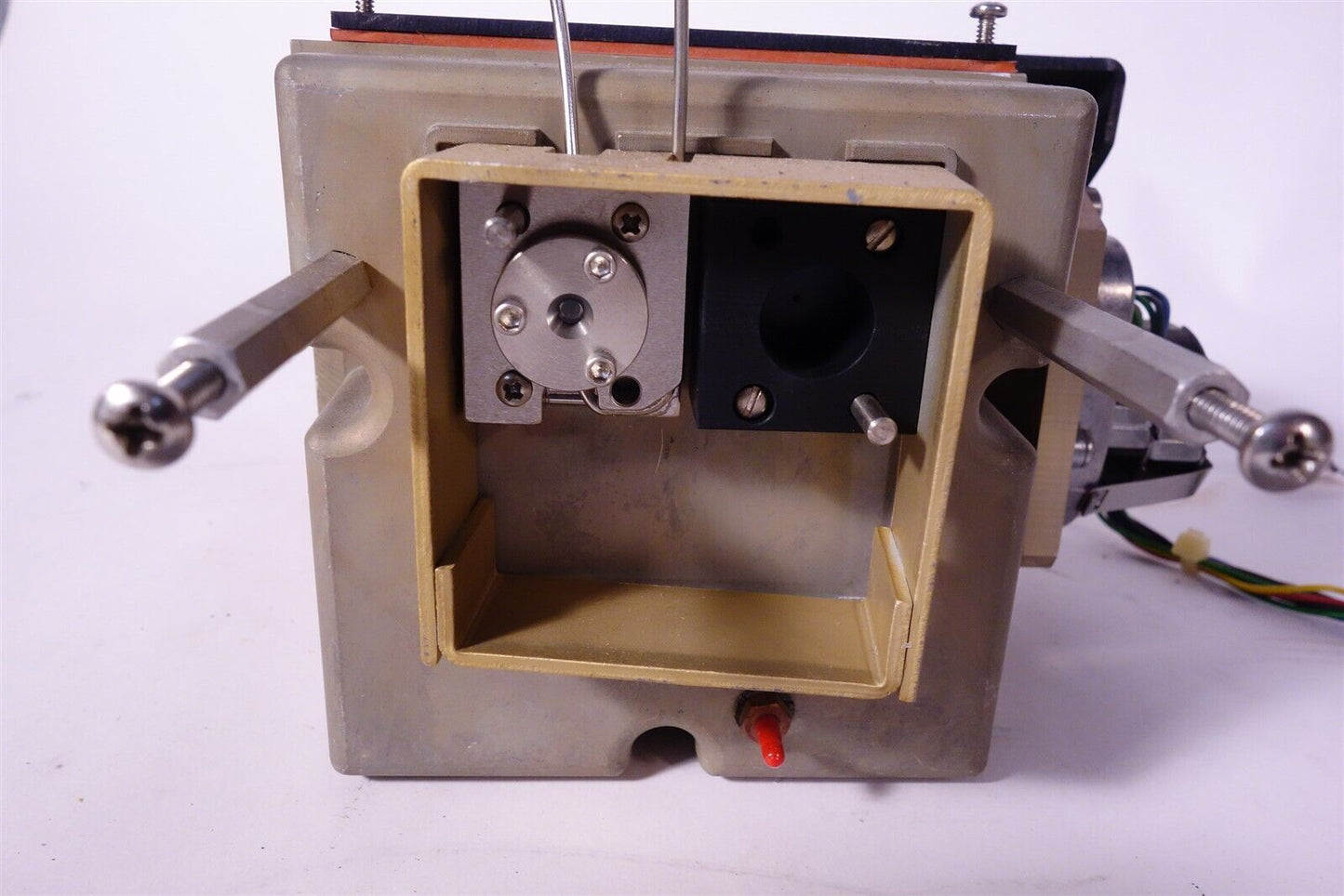 Flow Through Monochromator Diffraction Grating Liquid spectrometer