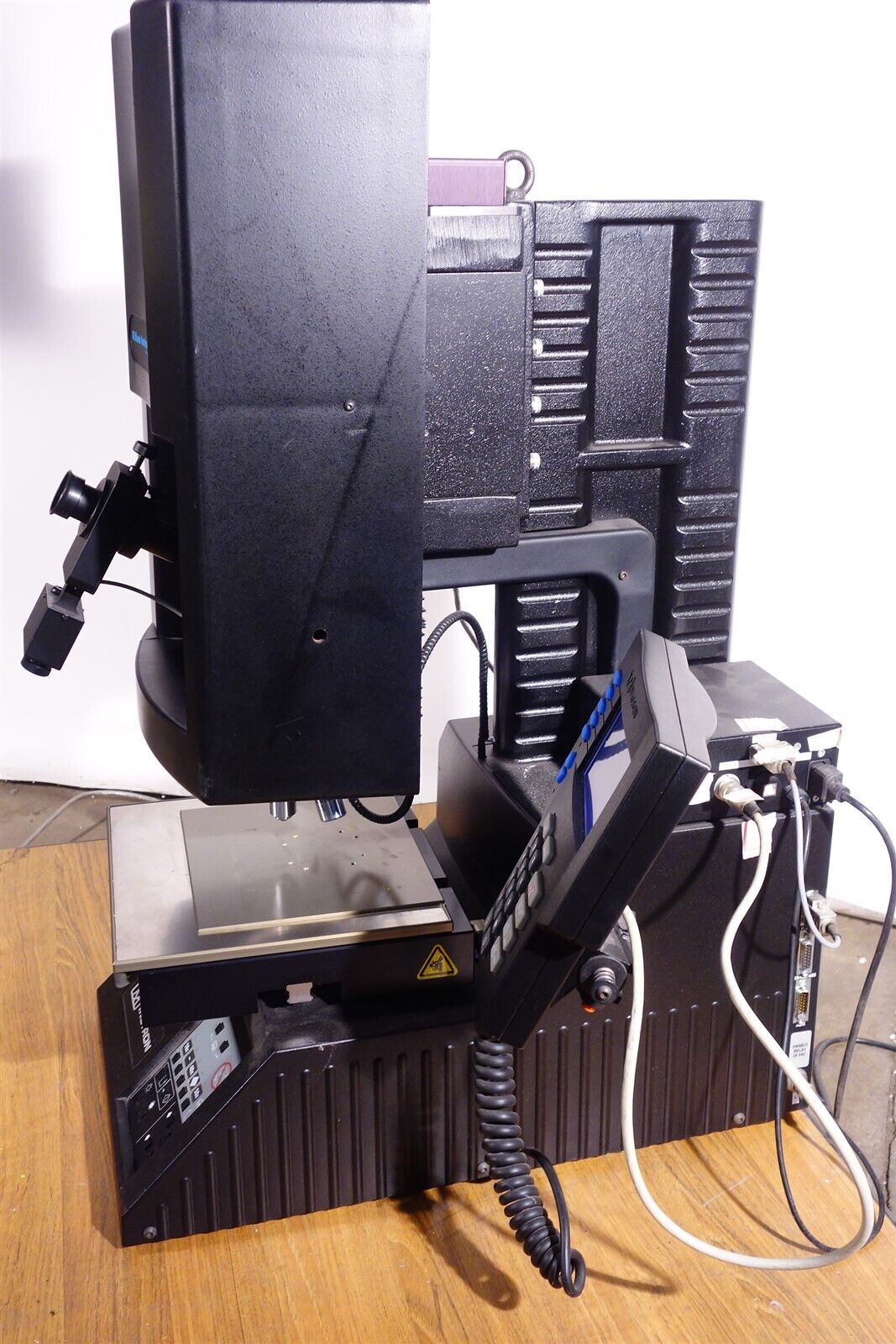 Wilson Instron KNOOP VICKERS HARDNESS TESTER TUKON TM 2100B