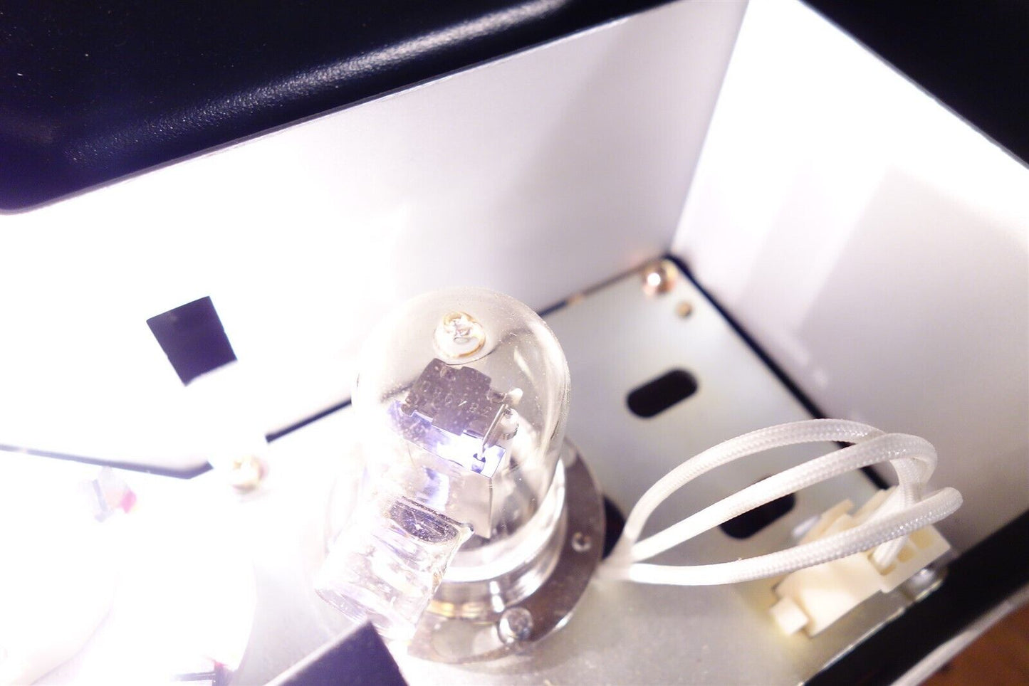 Hitachi U-2810 Spectrophotometer