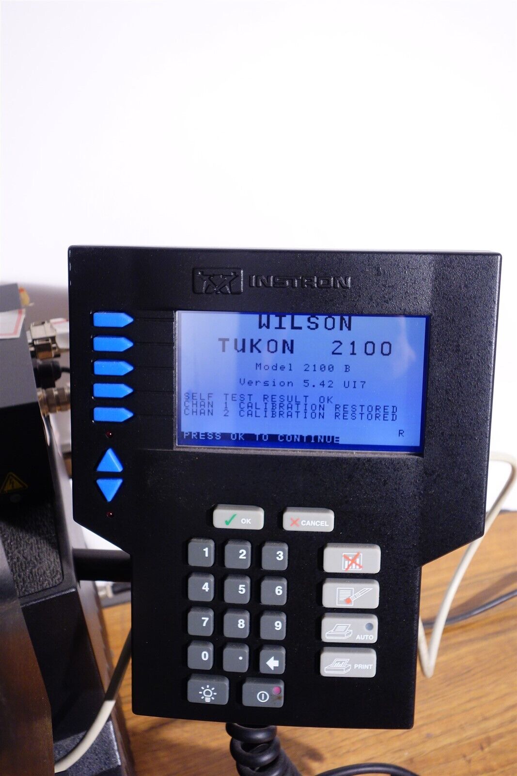 Wilson Instron KNOOP VICKERS HARDNESS TESTER TUKON TM 2100B
