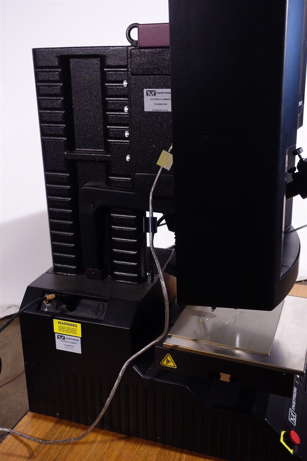 Wilson Instron KNOOP VICKERS HARDNESS TESTER TUKON TM 2100B