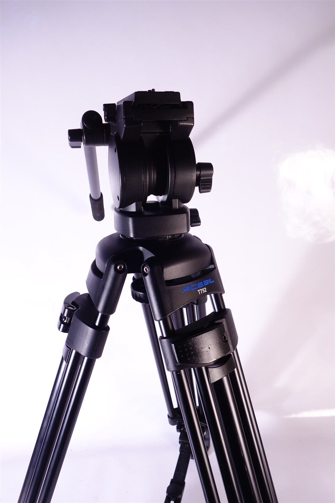 Acebil Tripod System with H20 Fluid Head and Bag / Excellent