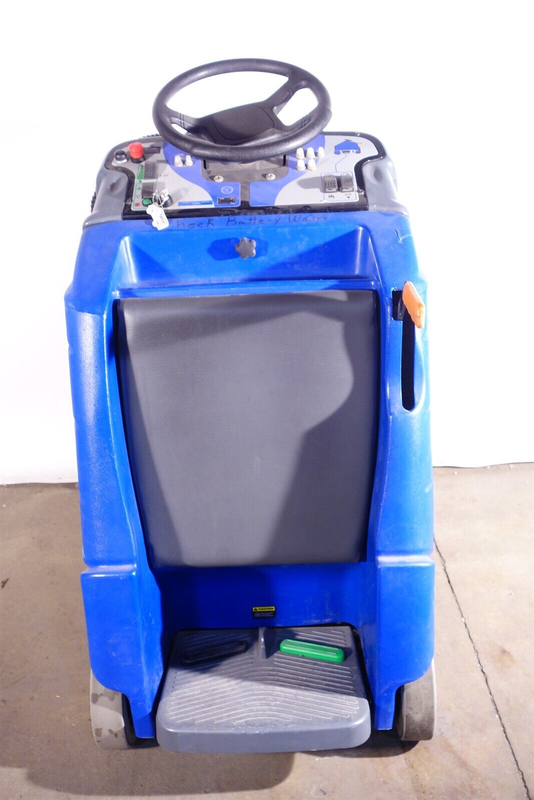 Only 65 Hours! Windsor Chariot iExtract Carpet Cleaner / Extractor / Cleaner 