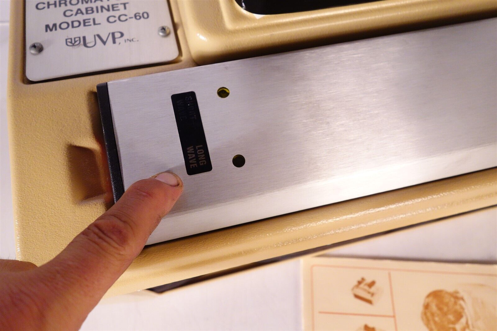 UVP CC-60 Chromato-Vue Cabinet UV Viewing Cabinet