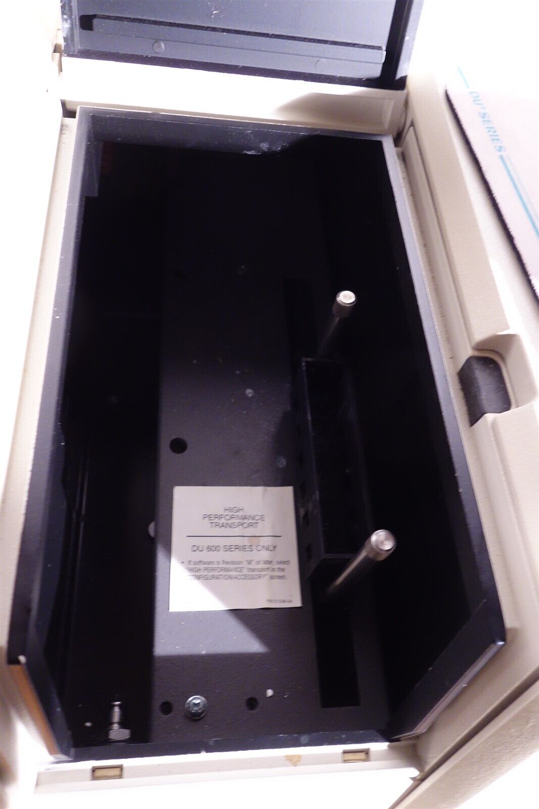 Beckman DU650 Research Spectrophotometer with Monitor + Accessories 