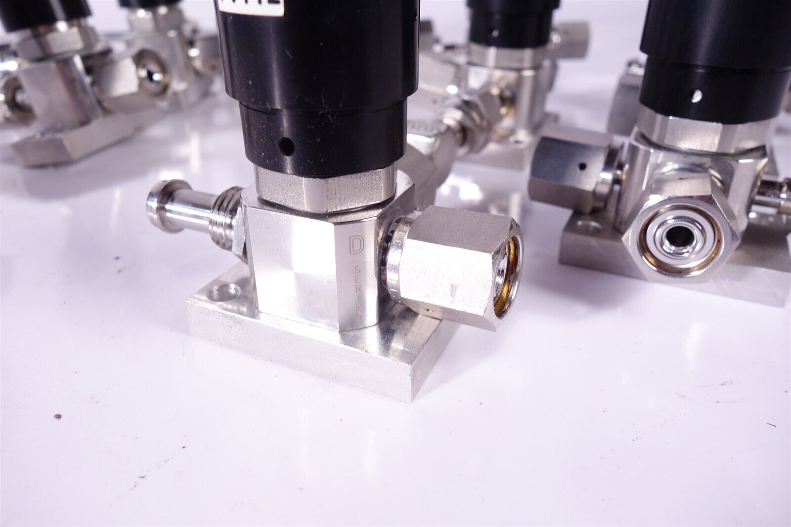 Large Lot of Qualiflow Stainless Pneumatic Valves - Excellent 