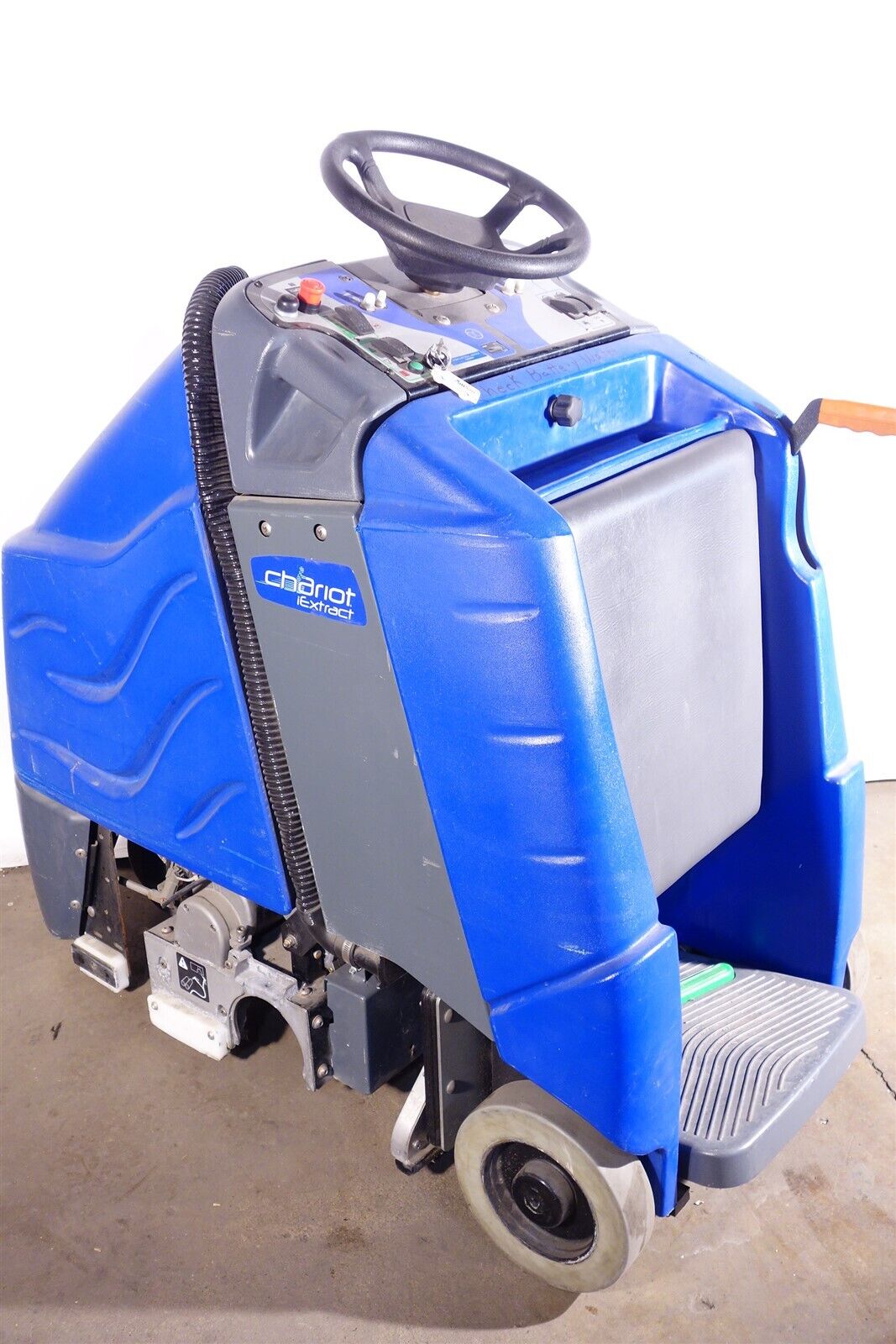 Only 65 Hours! Windsor Chariot iExtract Carpet Cleaner / Extractor / Cleaner 