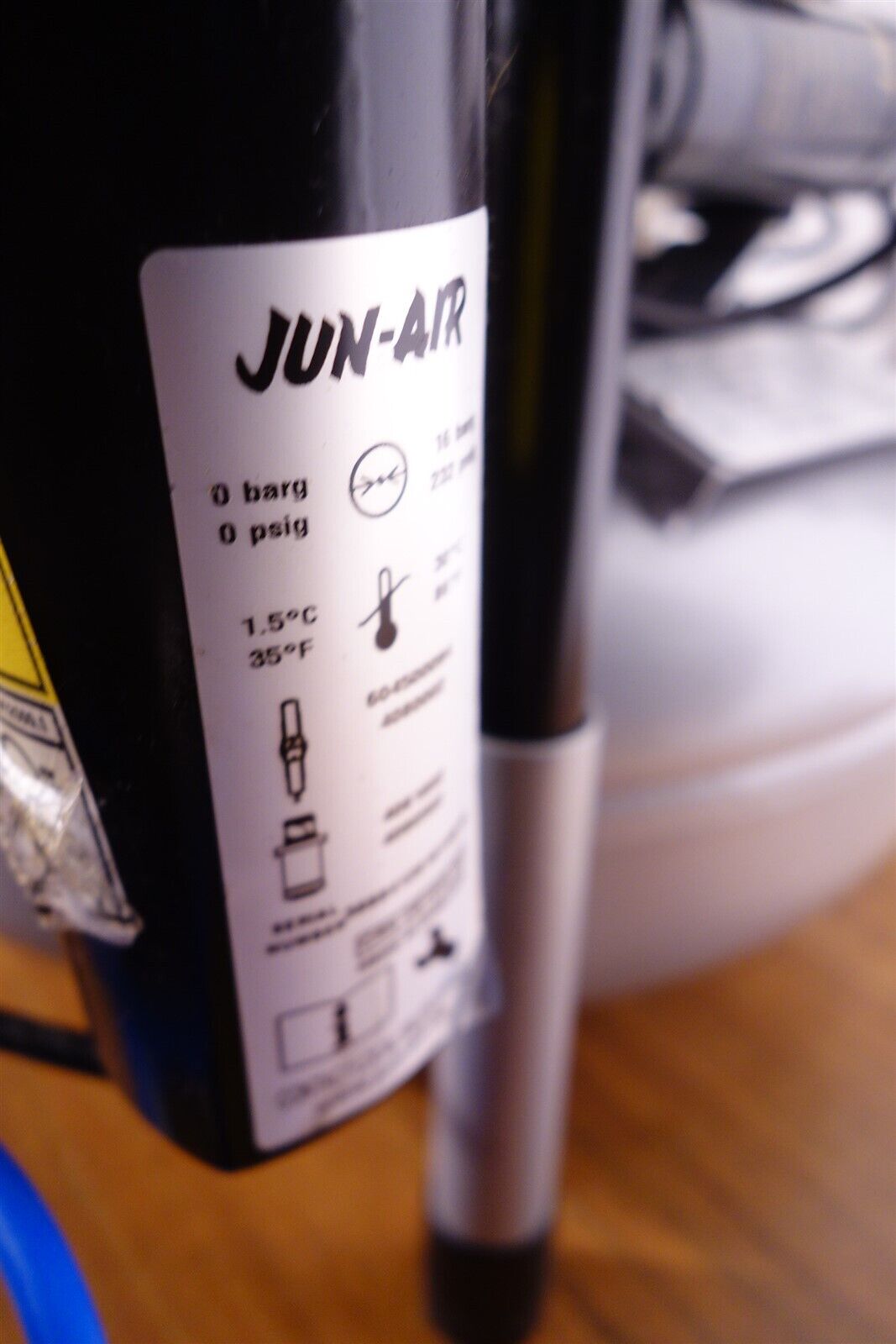 Jun-Air 6-15 Bio-medical Clean Air Compressor + Filters / Dryer / Accessories