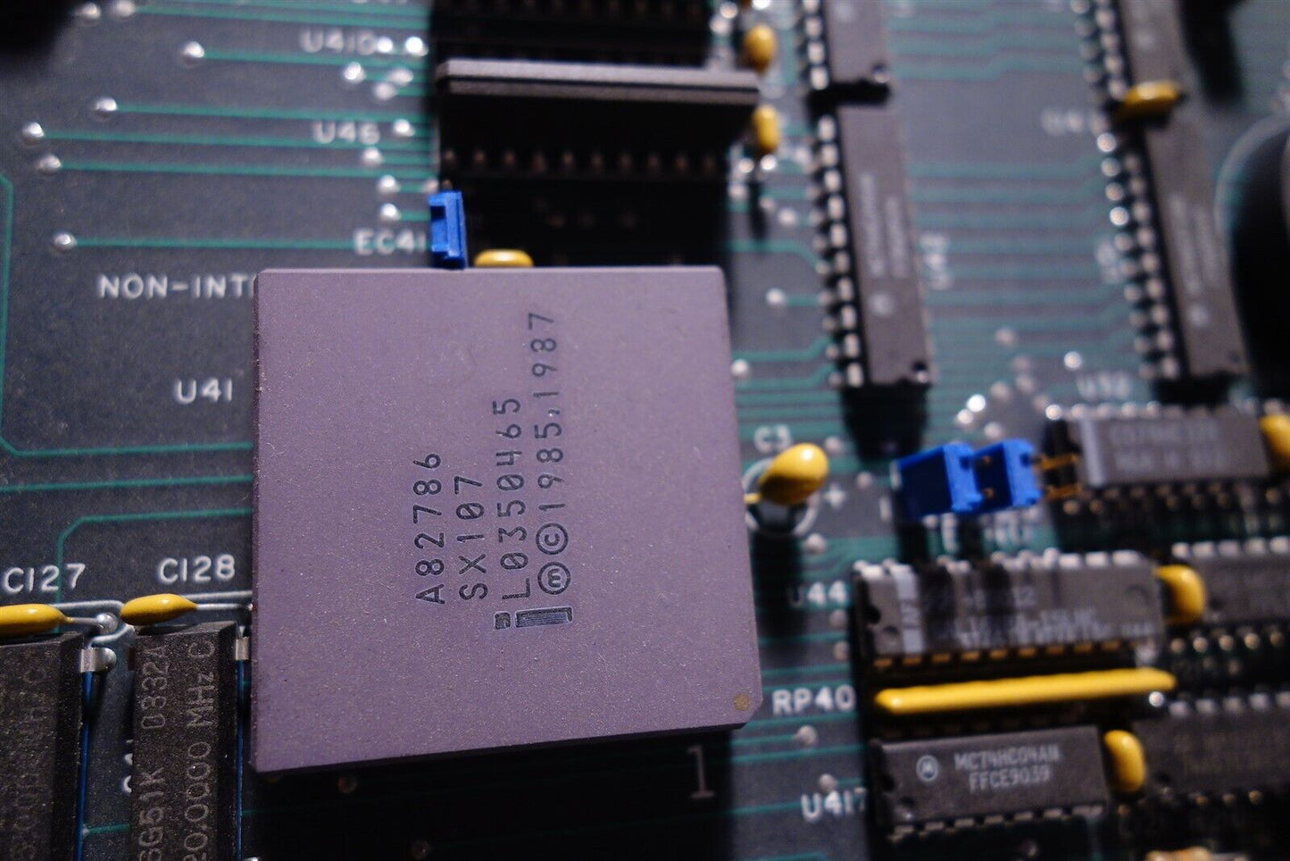 Beckman DU 7400 Main Board Motorola mc68020RC12e Intel A82786 