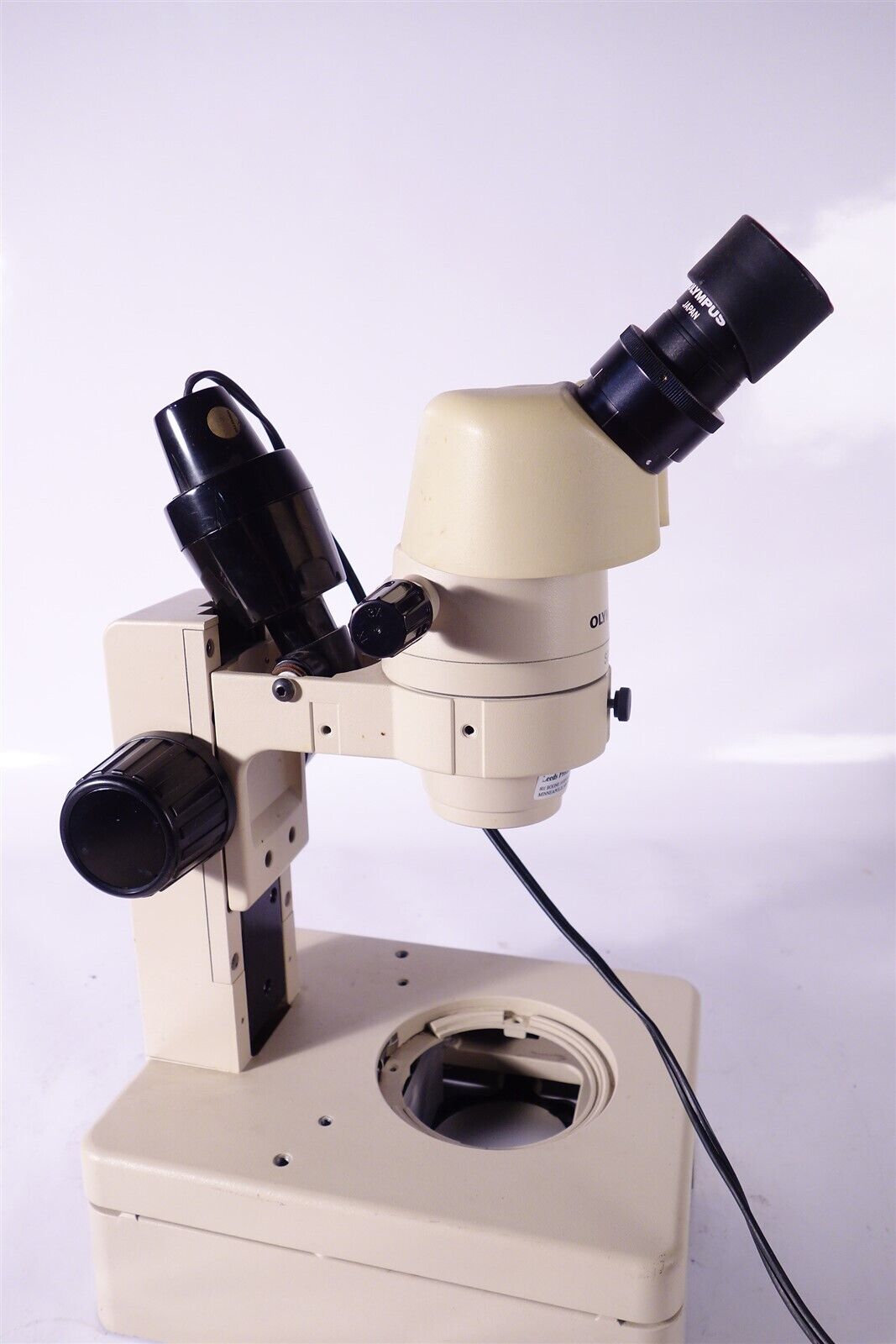 Olympus SD30 Stereo Microscope with Light source