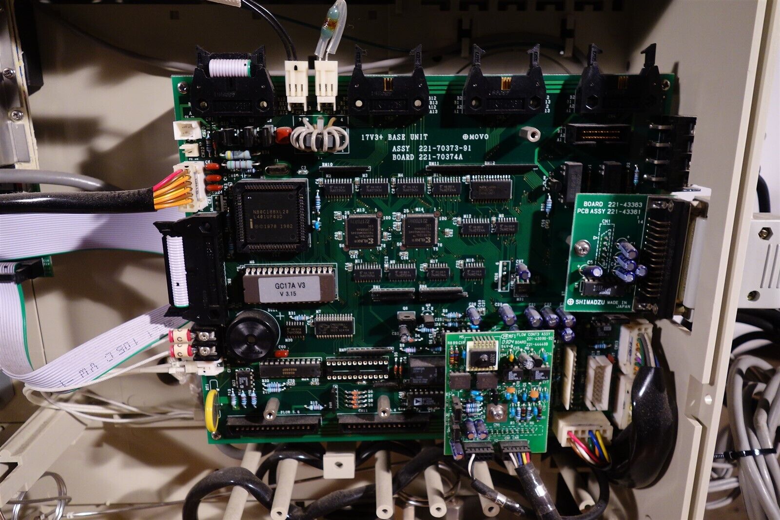 Shimadzu GC-17A Gas Chromatograph with FID Detector - Working 