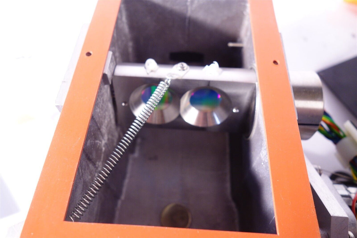 Flow Through Monochromator Diffraction Grating - UV / Light source 