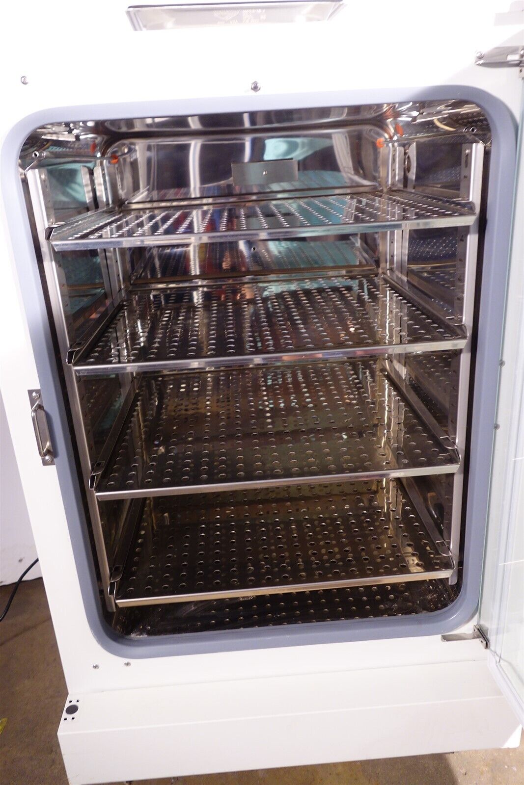 Nuaire Incubator NU-5810 - Needs Sensor - Excellent 