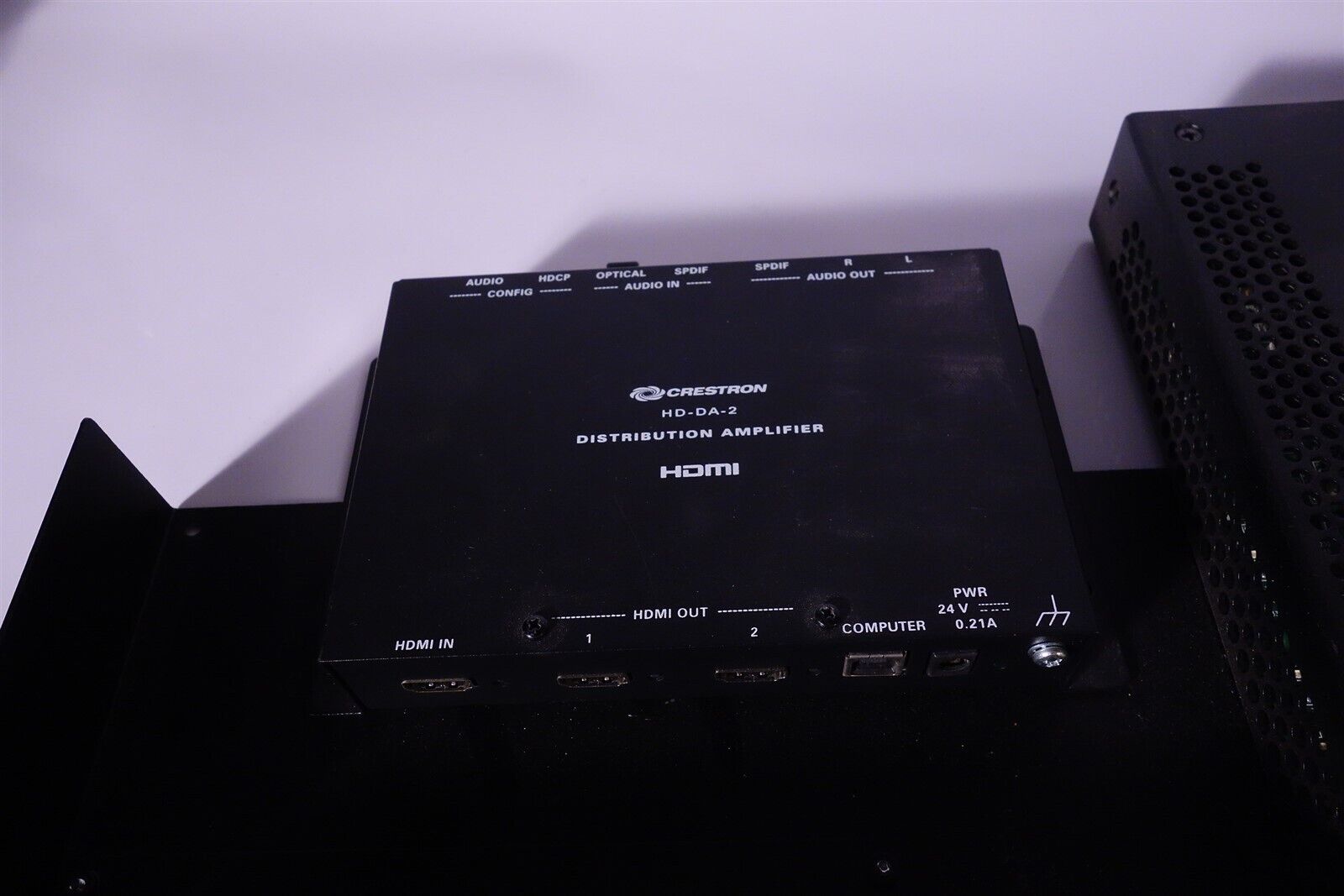 Crestron Digital Media Transmitter DM-TX-401-S2 + HD-DA-2 Distribution Amp