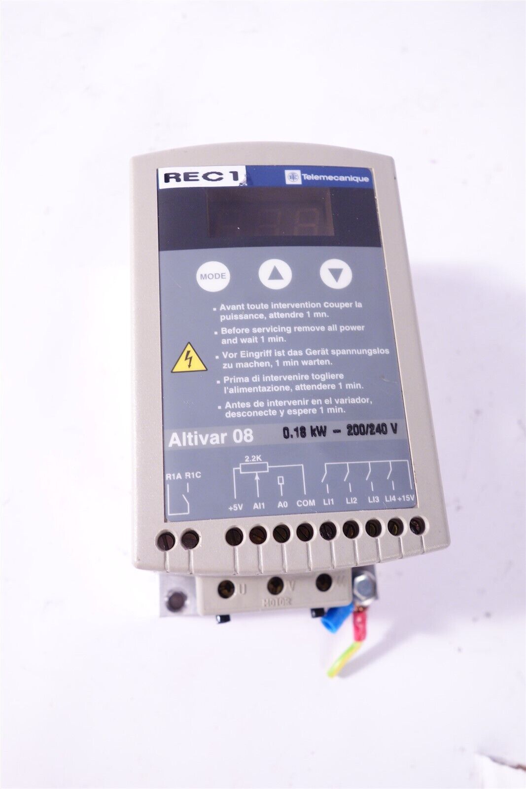 Telemecanique Altivar 08 ATV08U18M2 0.75 KW- 3/4 HP Altivar 08 200/240 V