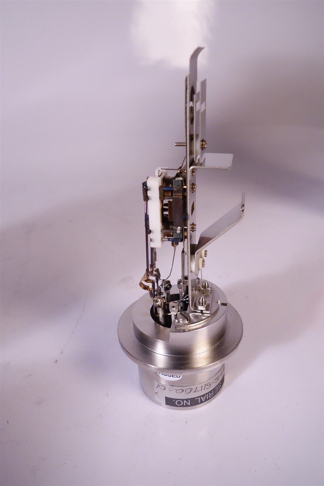 Kratos / Varian ? VAT ? Electron Gun / Detector Gas Analyzer Assembly identify? 