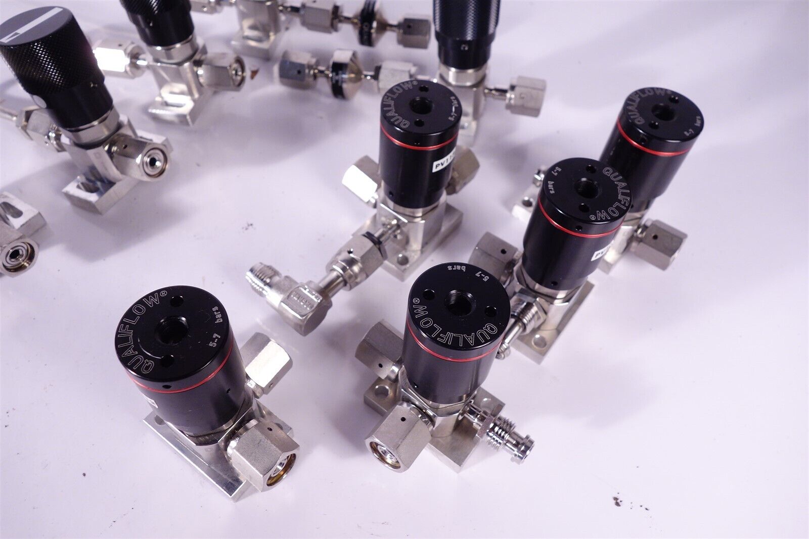 Large Lot of Qualiflow Stainless Pneumatic Valves - Excellent 