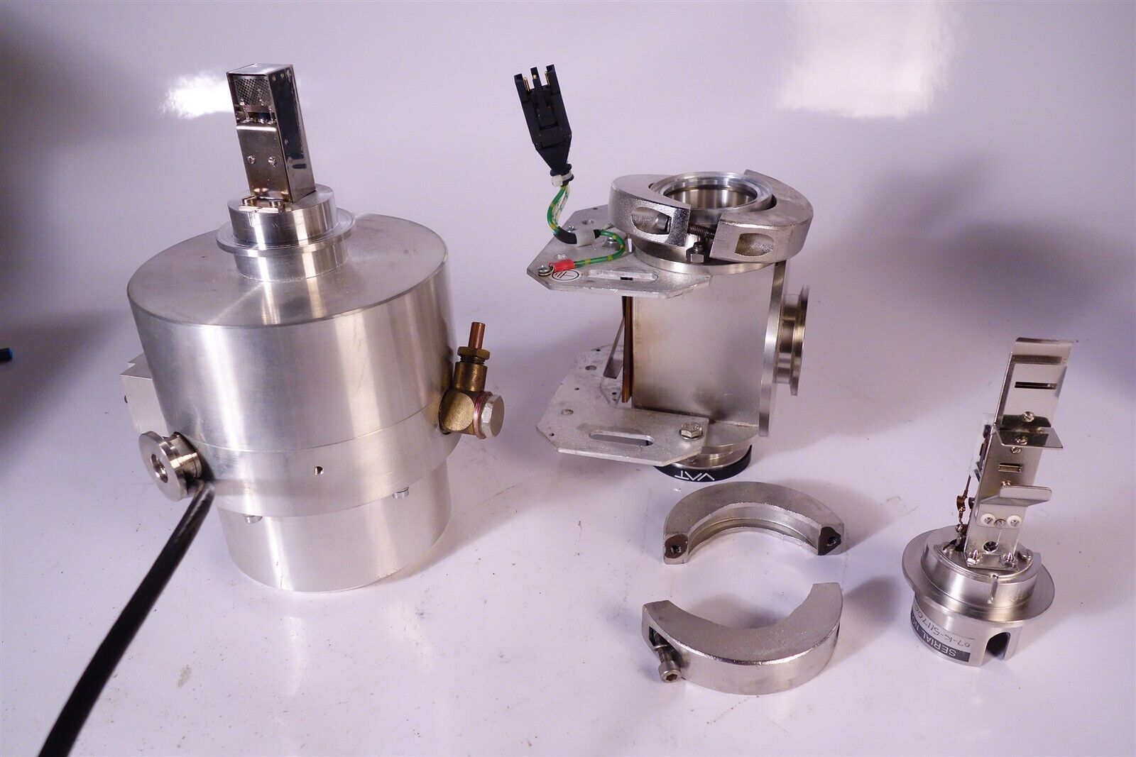 Kratos / Varian ? VAT ? Electron Gun / Detector Gas Analyzer Assembly identify? 