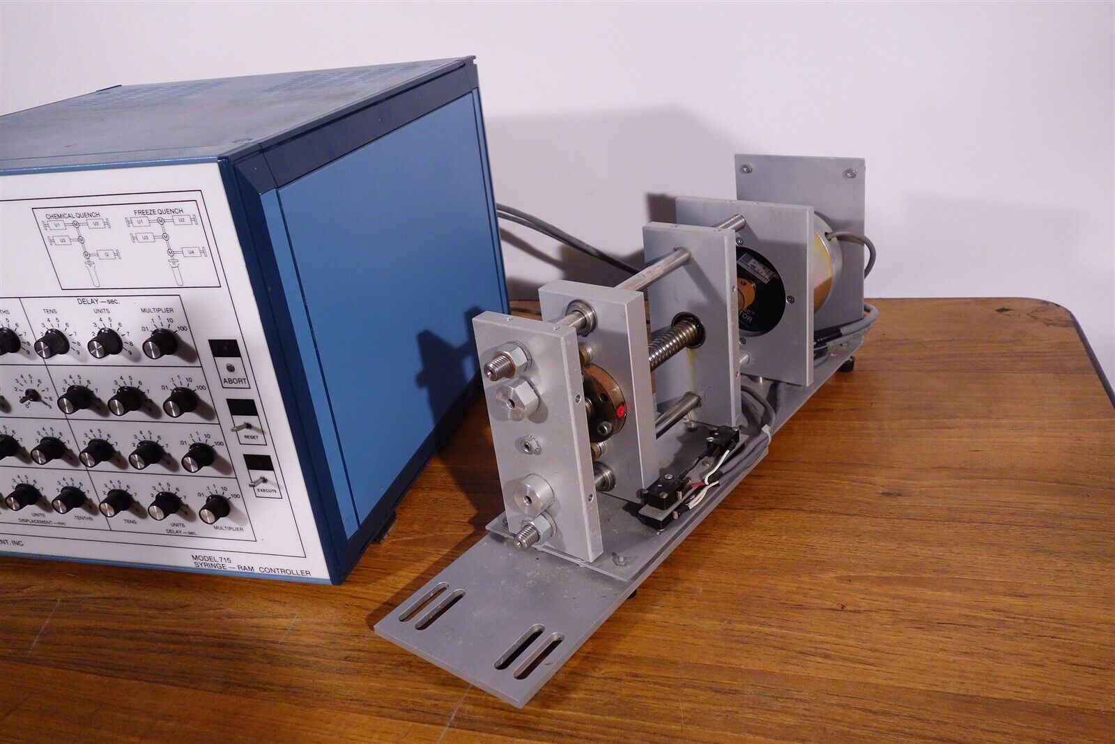 UPDATE INSTRUMENT MODEL 715 SYRINGE-RAM CONTROLLER Tested, Working 