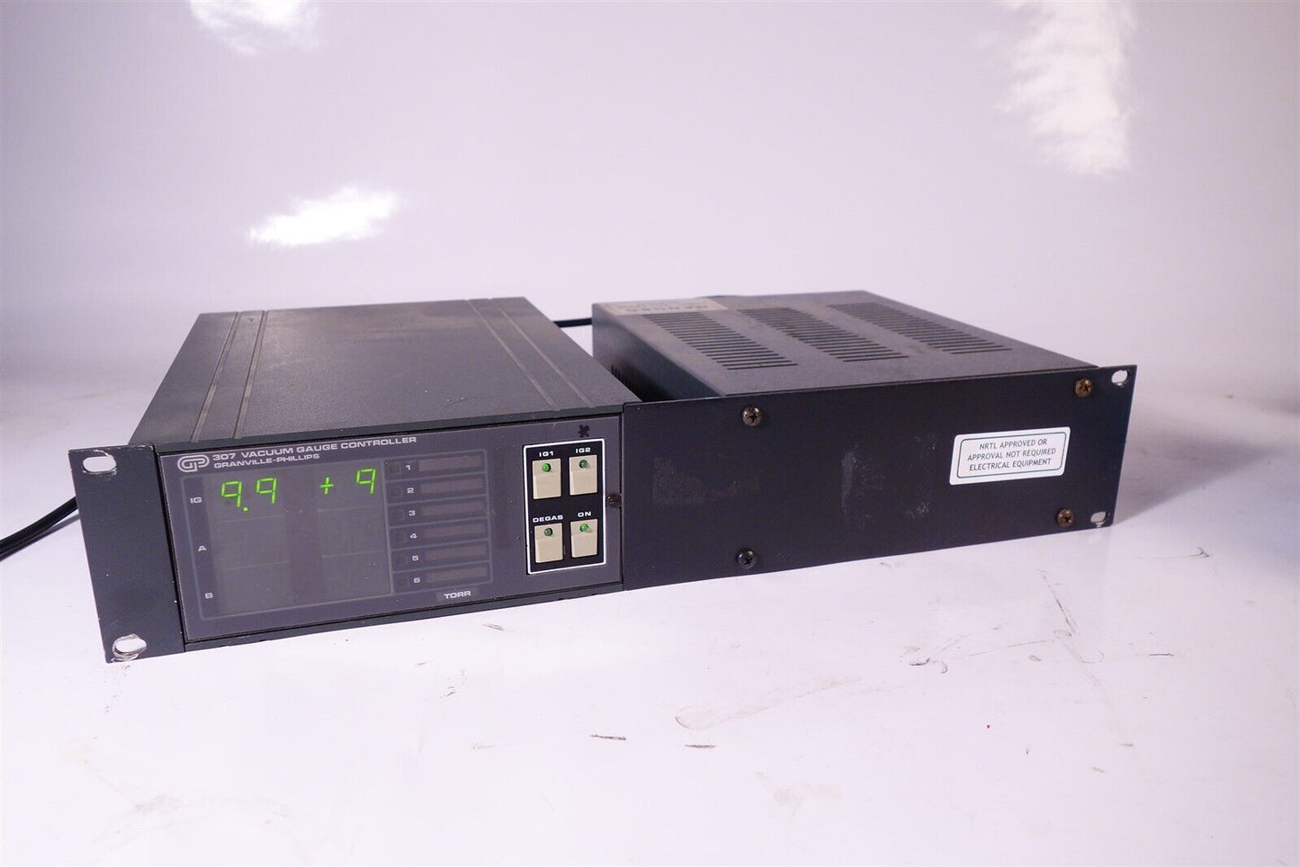Granville-Phillips 307 Vacuum Gauge Controller