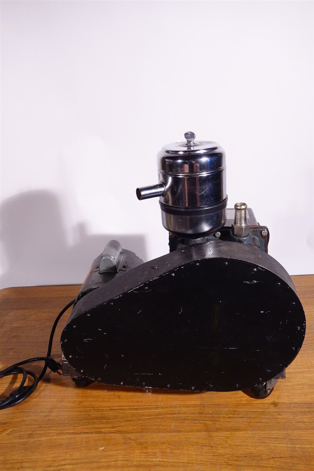 Large Welch DuoSeal 1402 Vacuum Pump - Excellent 