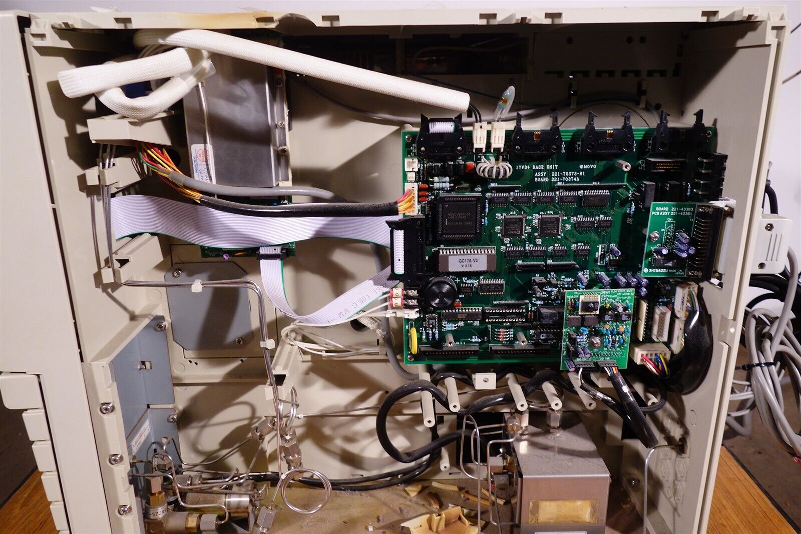 Shimadzu GC-17A Gas Chromatograph with FID Detector - Working 