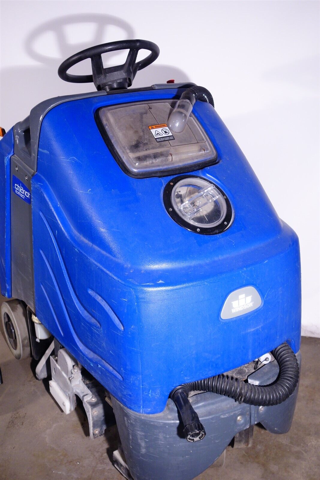 Only 65 Hours! Windsor Chariot iExtract Carpet Cleaner / Extractor / Cleaner 