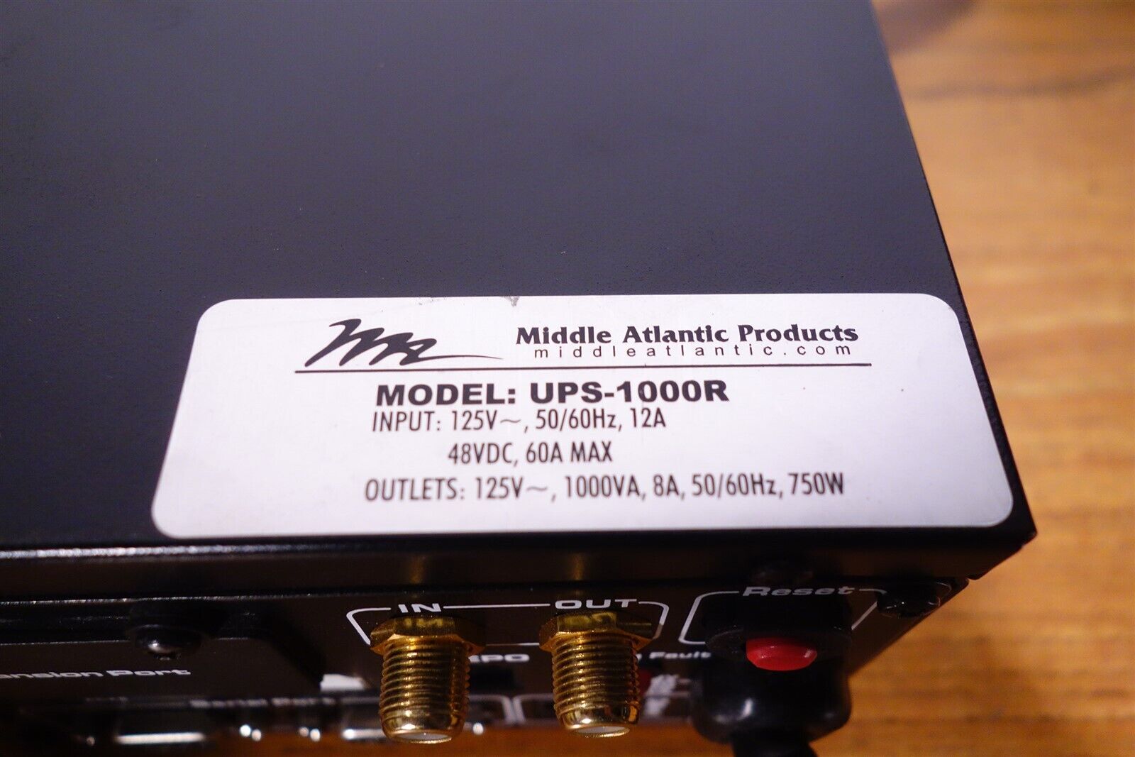 Middle Atlantic Products MODEL: UPS-1000R, Uninterruptible Power Supply