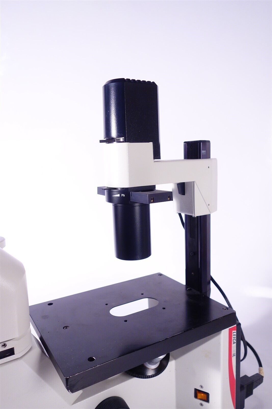 Leica / Leitz DMIL Inverted Phase Contrast Microscope with Objectives, Complete