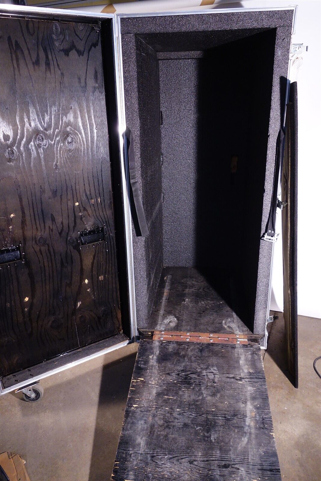 Huge Rolling Anvil / Gear Rackmount Road Case with Ramp / Optional gear rack