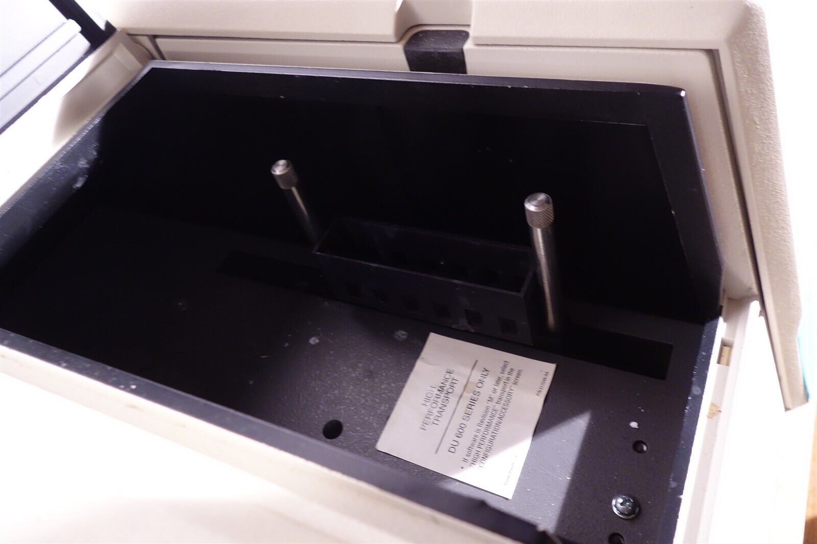 Beckman DU650 Research Spectrophotometer with Monitor + Accessories 