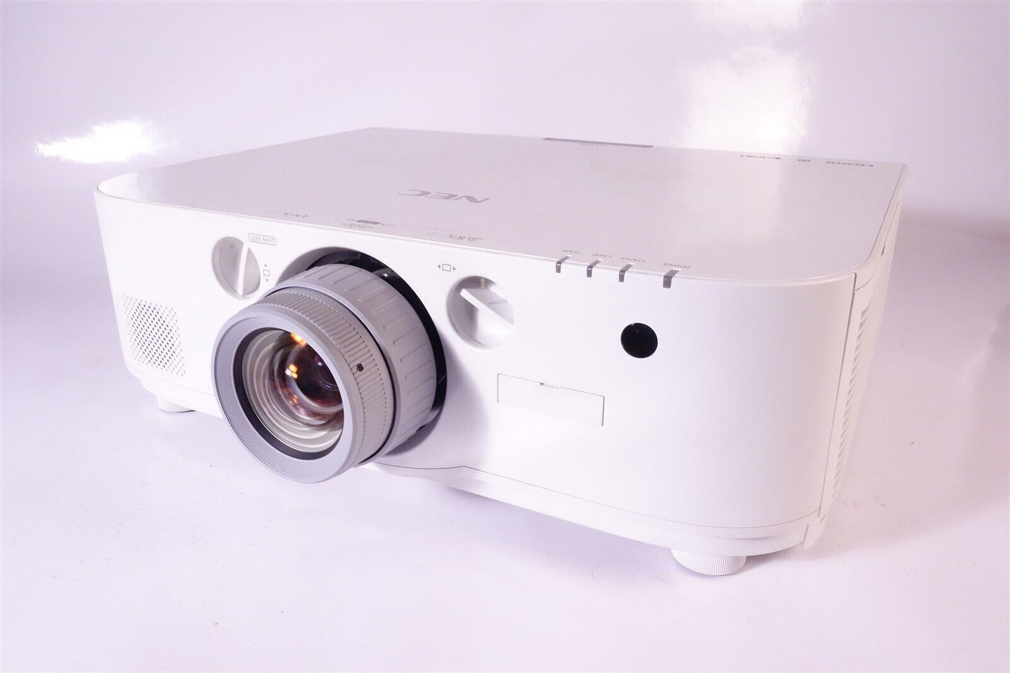 NEC NP-PA622U - 6200 Lumens WUXGA 1080p LCD Projector READ