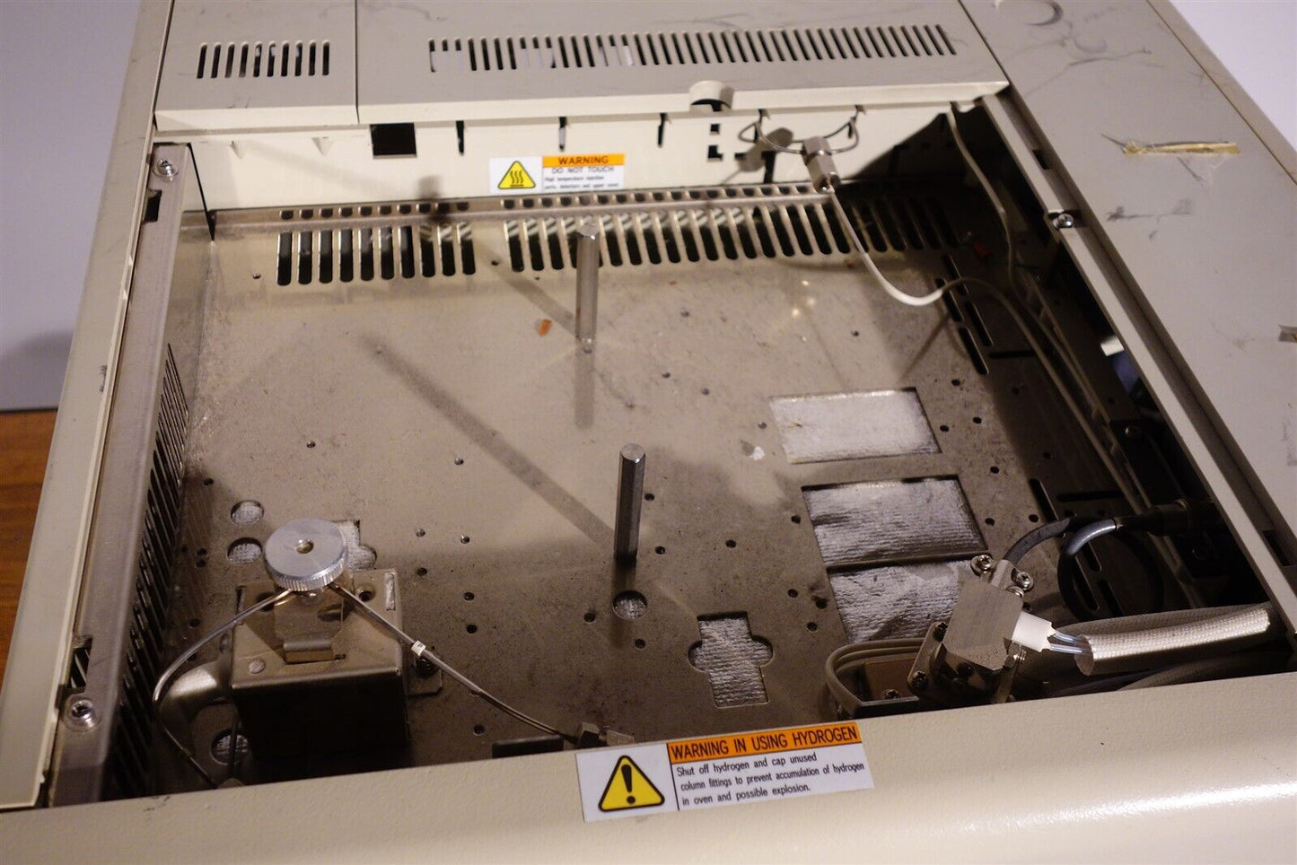 Shimadzu GC-17A Gas Chromatograph with FID Detector - Working 