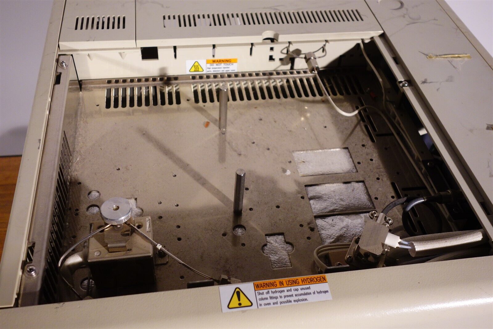 Shimadzu GC-17A Gas Chromatograph with FID Detector - Working 