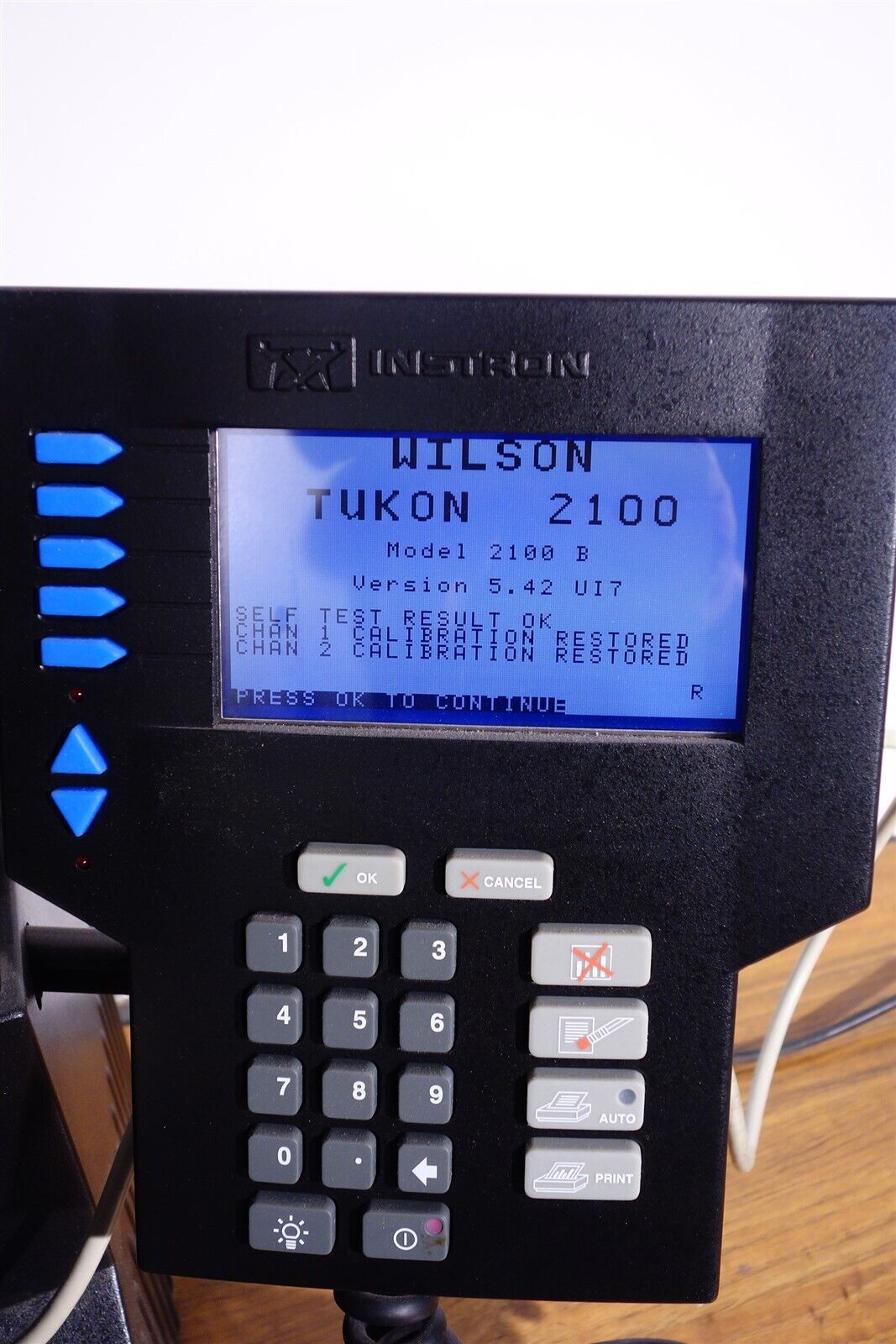 Wilson Instron KNOOP VICKERS HARDNESS TESTER TUKON TM 2100B 