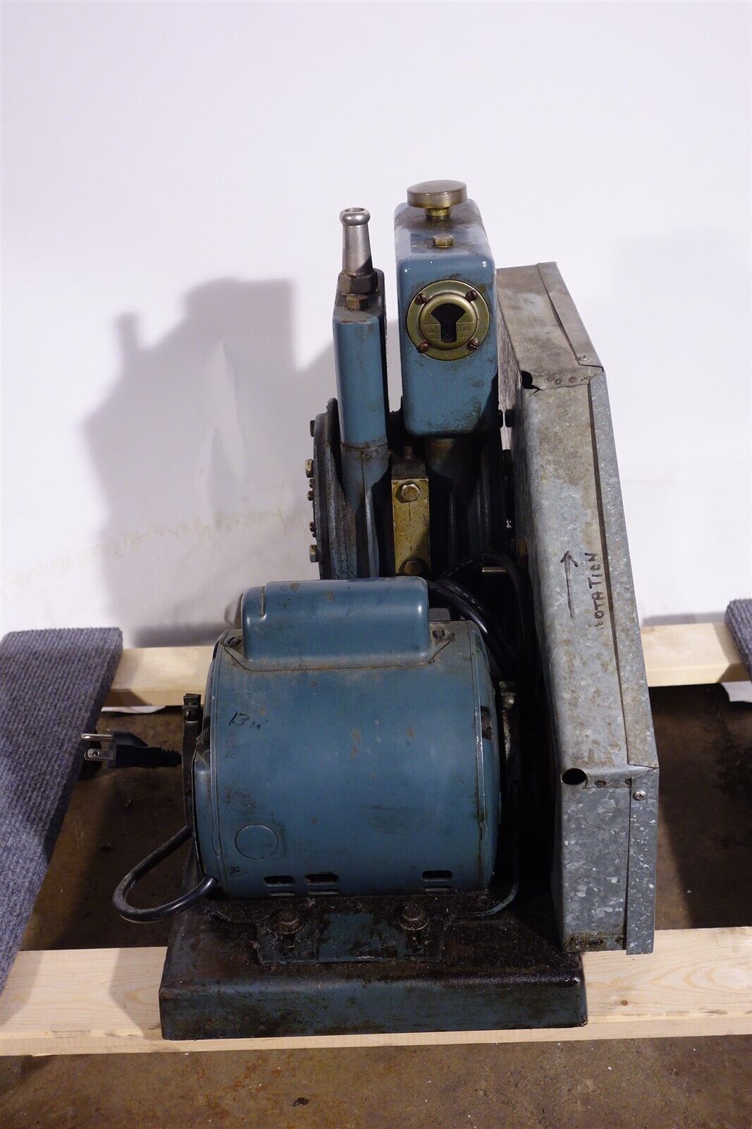 Large Welch DuoSeal Vacuum Pump - Excellent 