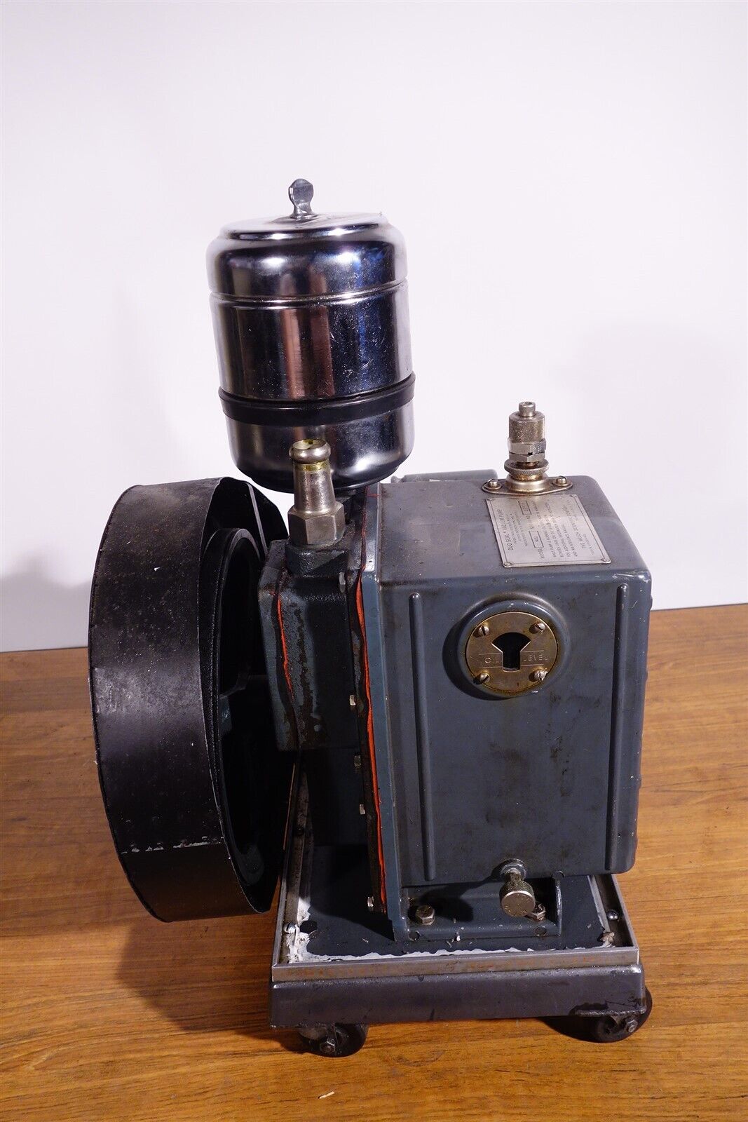 Large Welch DuoSeal 1402 Vacuum Pump - Excellent 