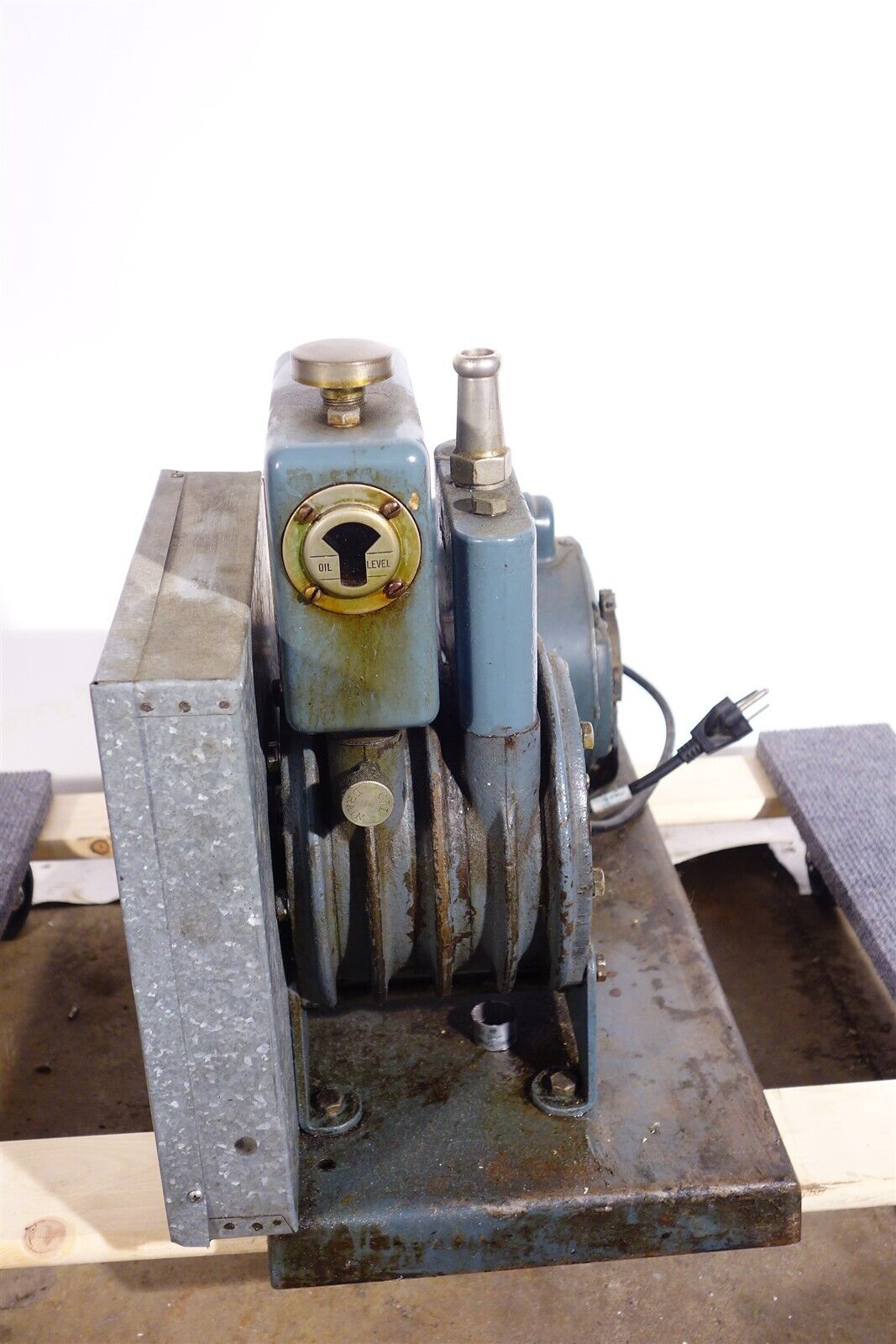 Large Welch DuoSeal Vacuum Pump - Excellent 